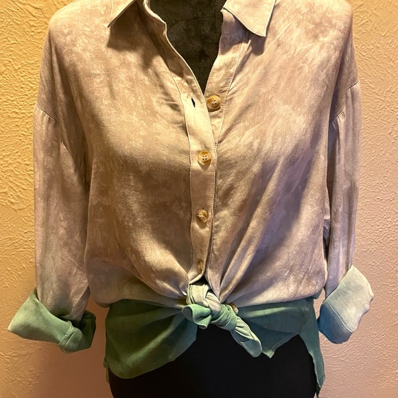 Davi & Dani Button-Up Ombré Blouse, Medium - Picture 6 of 8